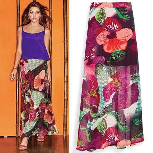 Dresses & Skirts - 5 for 30> Long maxi dress floral. Small. Sd zip